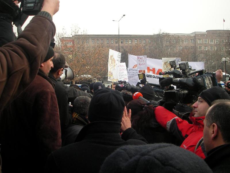 Ankara Adliyesi havuzunda protesto