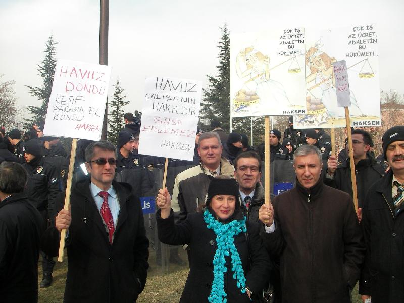 Ankara Adliyesi havuzunda protesto