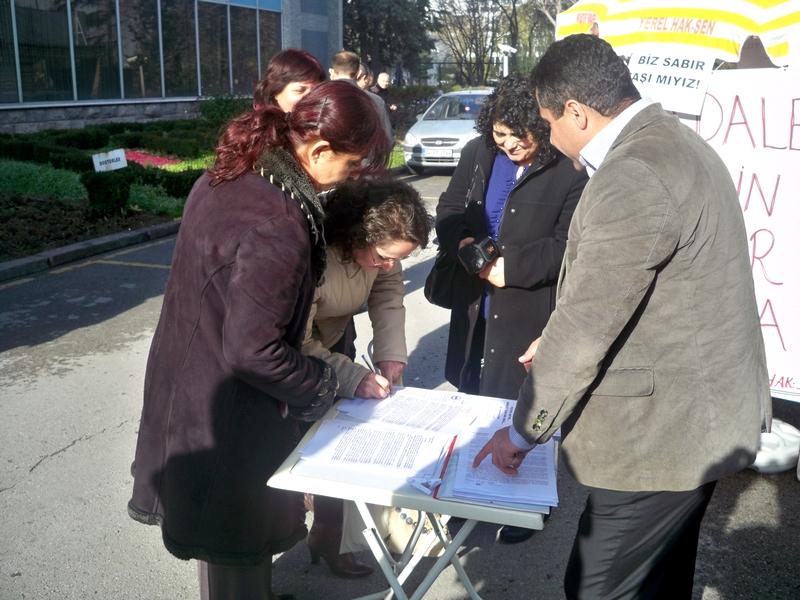 Ücret Adaletsizliğine Omletli Protesto