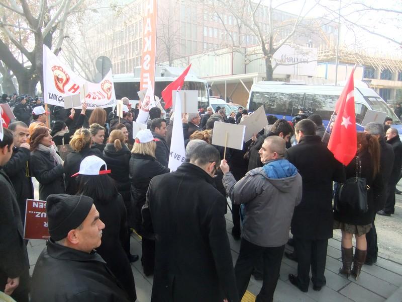 Yargı Çalışanlarından Kravatlı Protesto