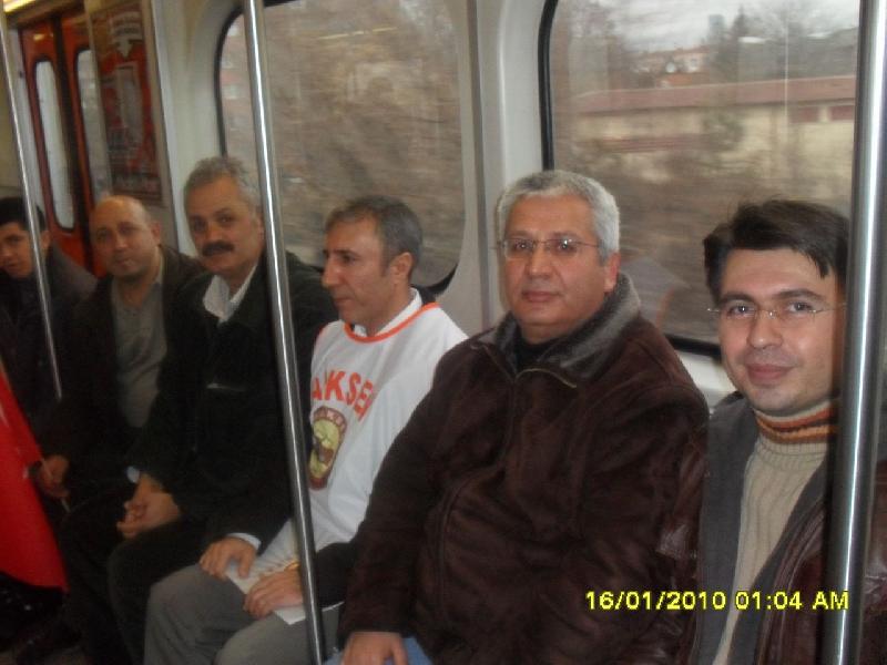 Ulaşım zammına metroda mobil protesto