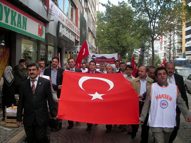 Şehitlerimize saygı yürüyüşü