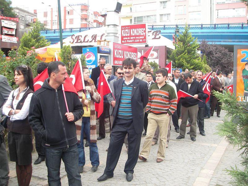 Şehitlerimize saygı yürüyüşü
