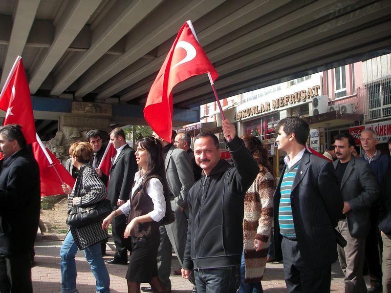 Şehitlerimize saygı yürüyüşü