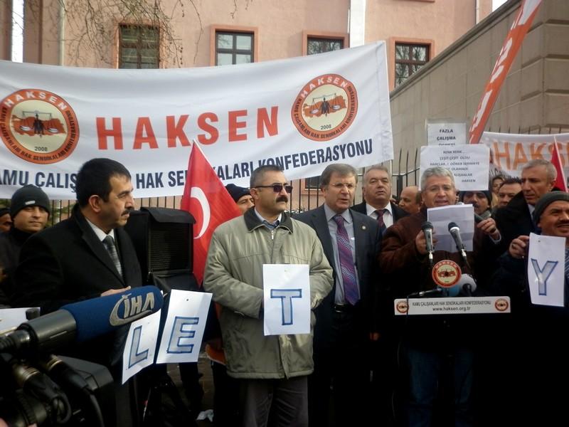 Yargıdaki Adaletsizliğe Çıplak Ayaklı Protesto 