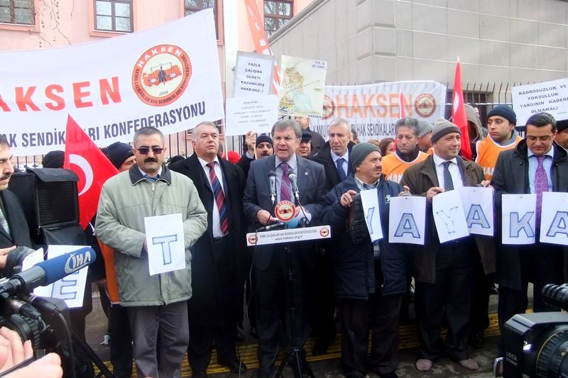 Yargıdaki Adaletsizliğe Çıplak Ayaklı Protesto 