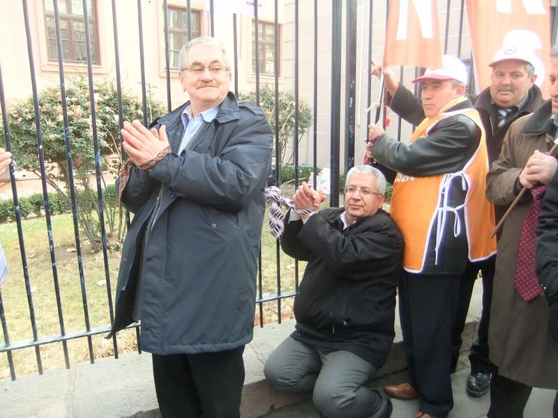 Yargı Çalışanlarından Kravatlı Protesto