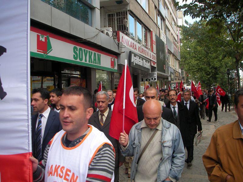 Şehitlerimize saygı yürüyüşü
