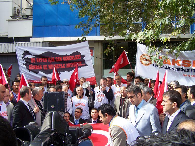 Şehitlerimize saygı yürüyüşü