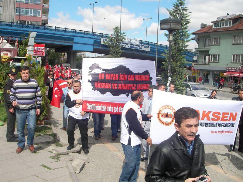 Şehitlerimize saygı yürüyüşü