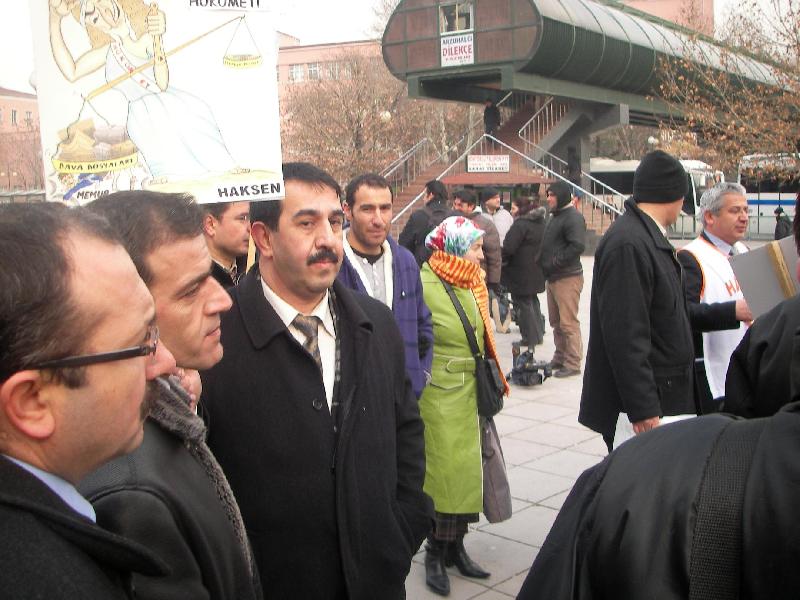 Ankara Adliyesi havuzunda protesto