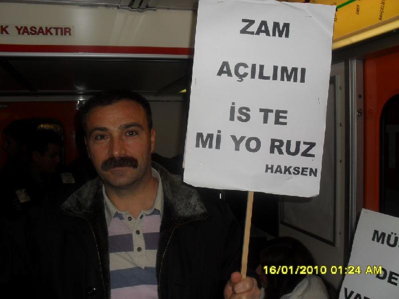 Ulaşım zammına metroda mobil protesto