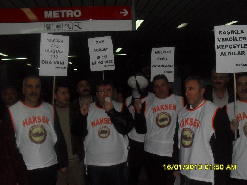 Ulaşım zammına metroda mobil protesto