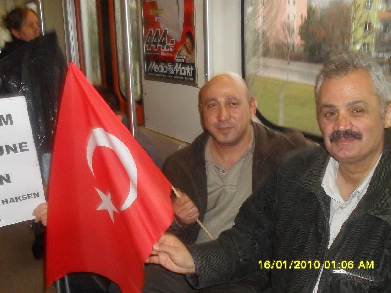 Ulaşım zammına metroda mobil protesto